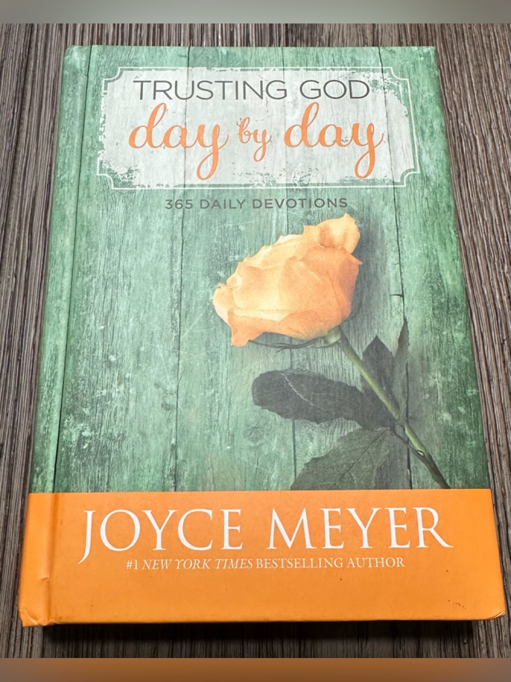 Trusting God day by day - 365 Daily Devotions - Hardcover by Joyce Meyer